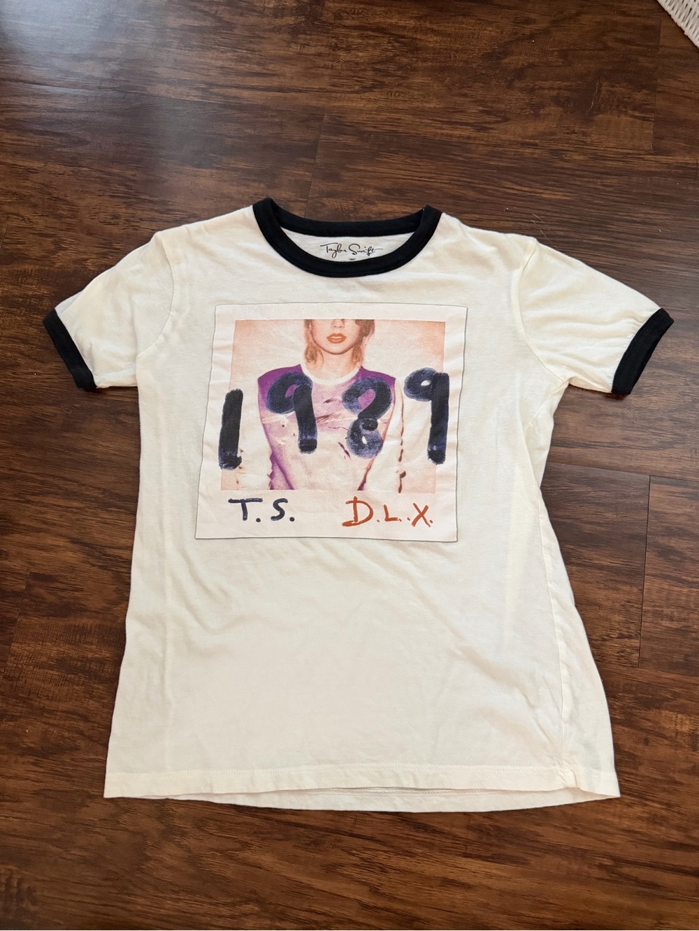 Taylor Swift 1989 D.L.X. Ringer Tee Small Rare Official Merch